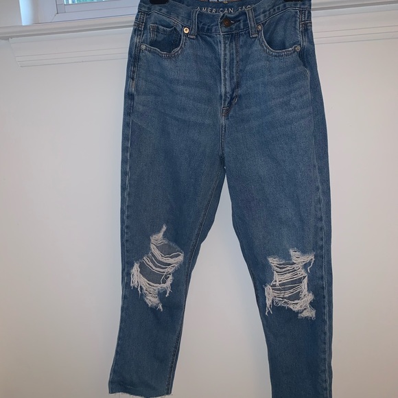 American Eagle Classic Destroyed Mom Jeans - Picture 6 of 8